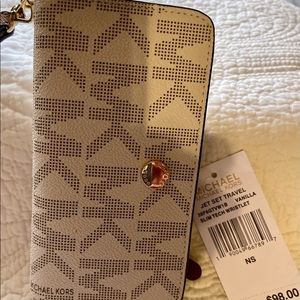 MICHAEL KORS JETSET TECH WRISTLET